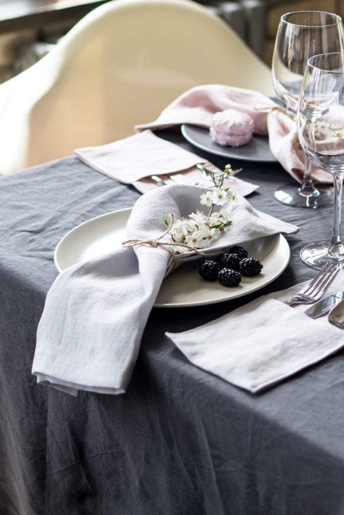 https://www.back2linen.com/cdn/shop/products/soft-organic-linen-napkins-basic-napkin-light_grey_f739c0fb-dbd6-475c-91e3-7cb00e4ce7e0_1024x1024.jpg?v=1698252187